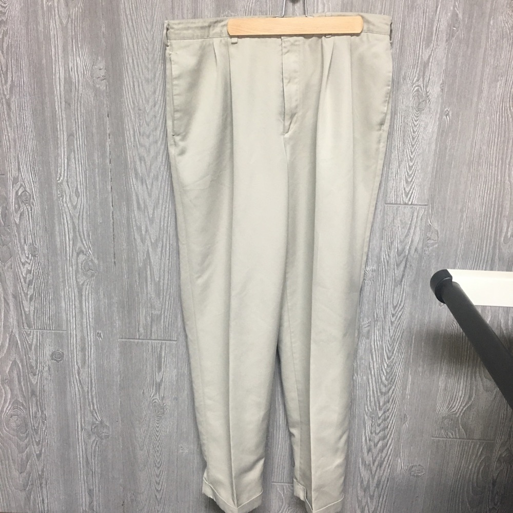 Men’s Savane Pleated Khakis Size 38 x 34